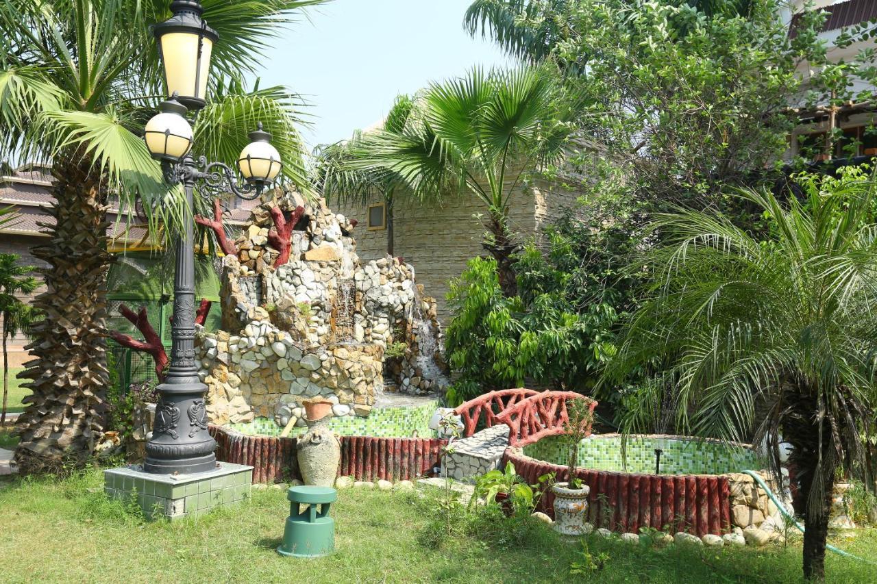 Mann The Palm Retreat Hotel Lakhnau Kültér fotó