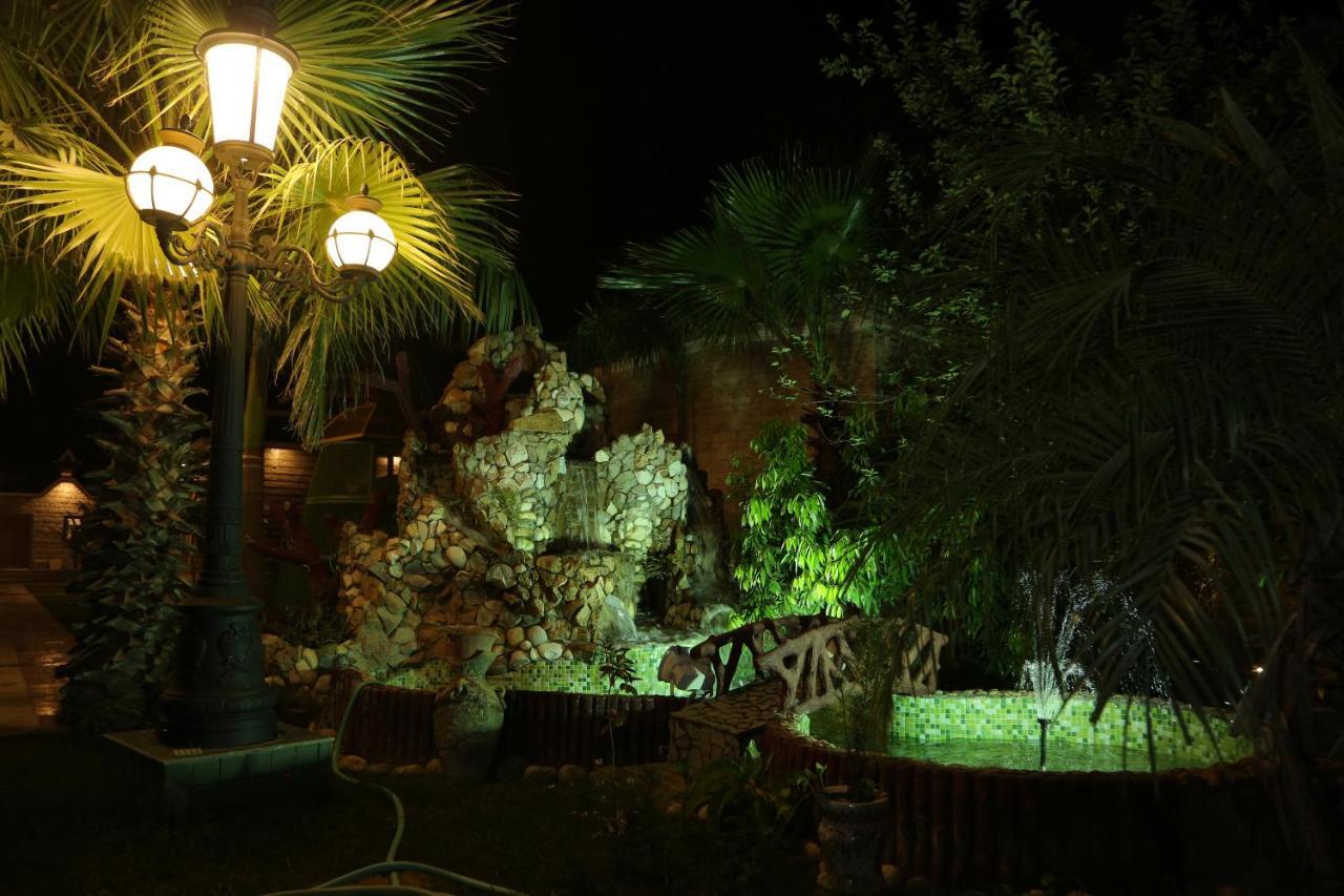 Mann The Palm Retreat Hotel Lakhnau Kültér fotó