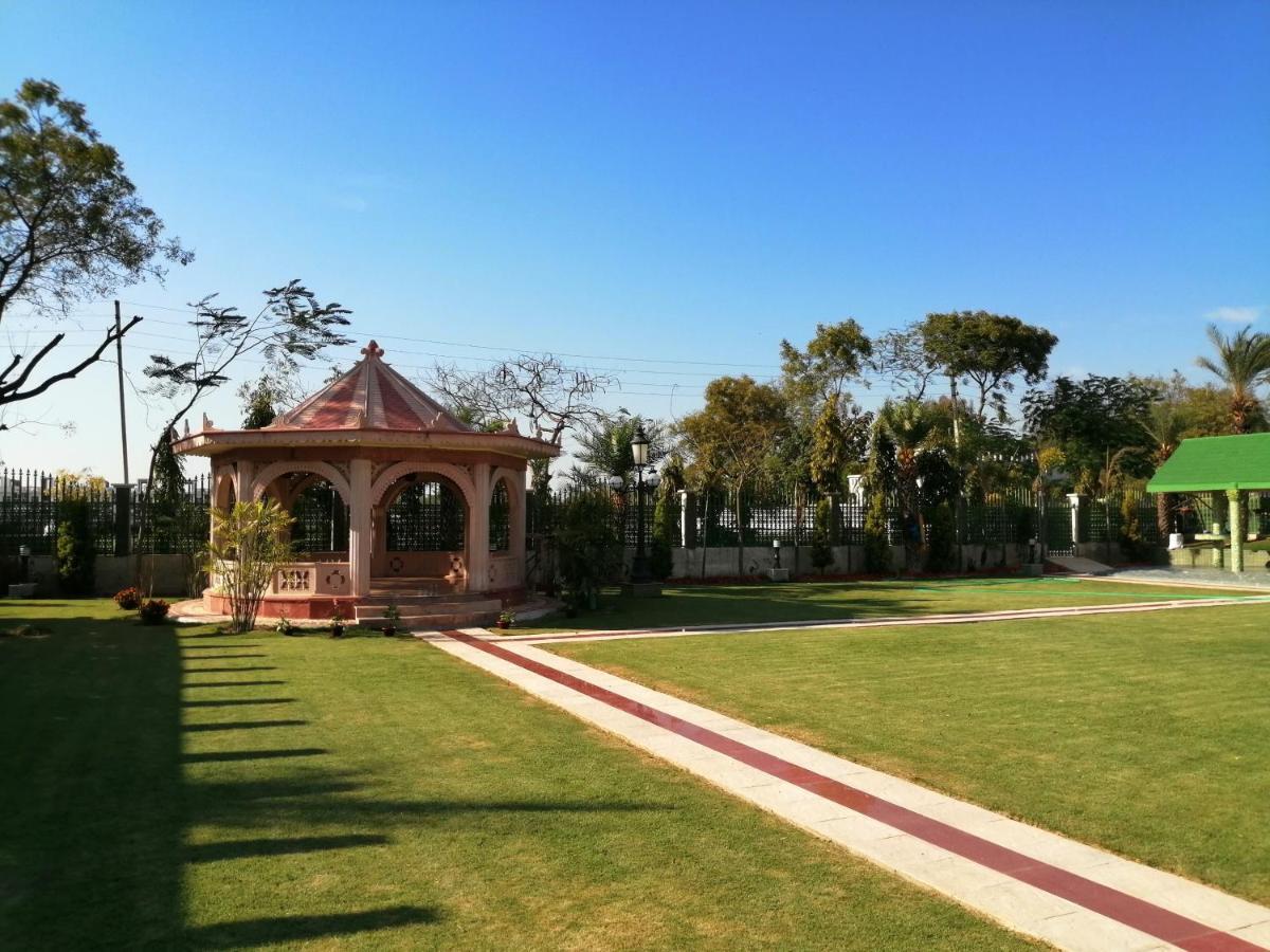 Mann The Palm Retreat Hotel Lakhnau Kültér fotó