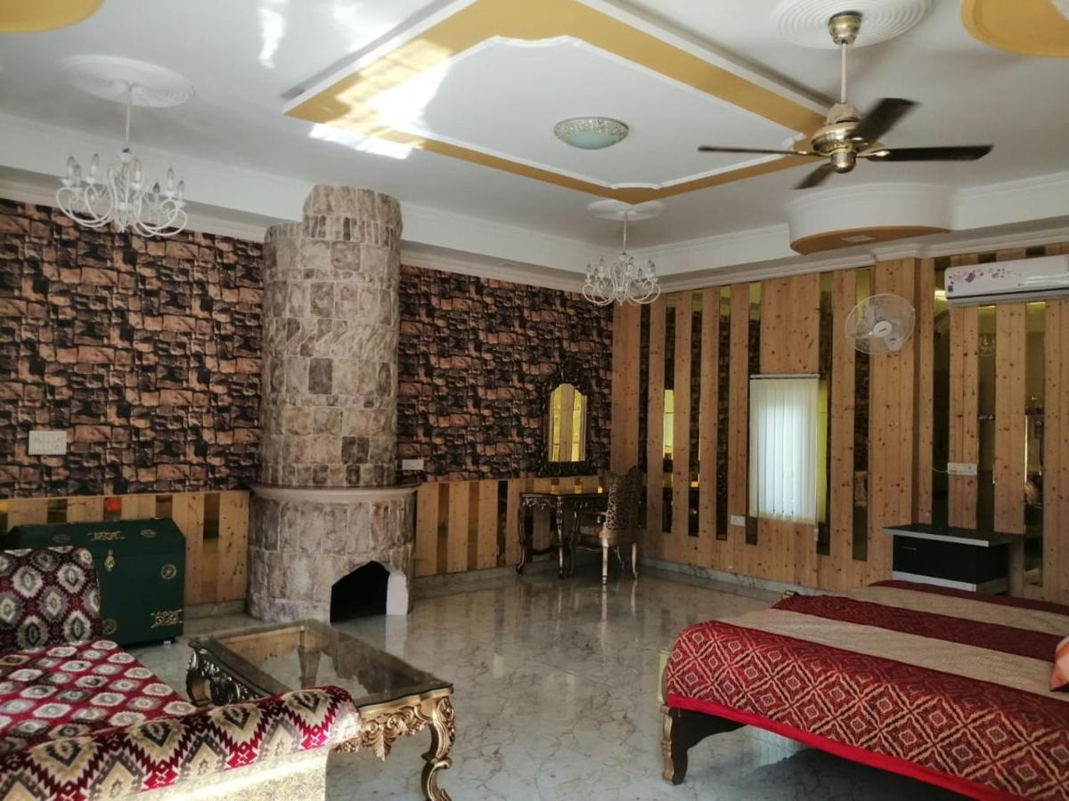 Mann The Palm Retreat Hotel Lakhnau Kültér fotó