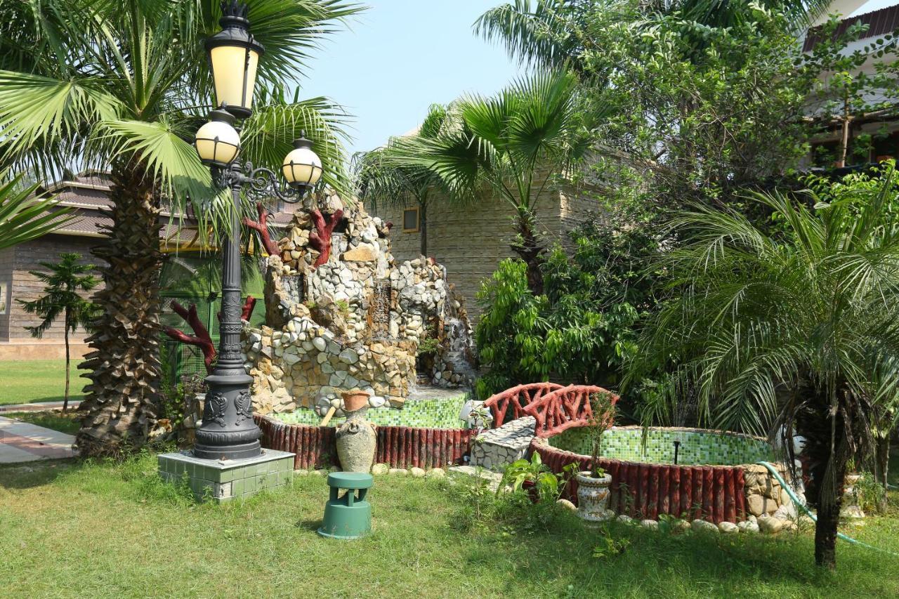 Mann The Palm Retreat Hotel Lakhnau Kültér fotó