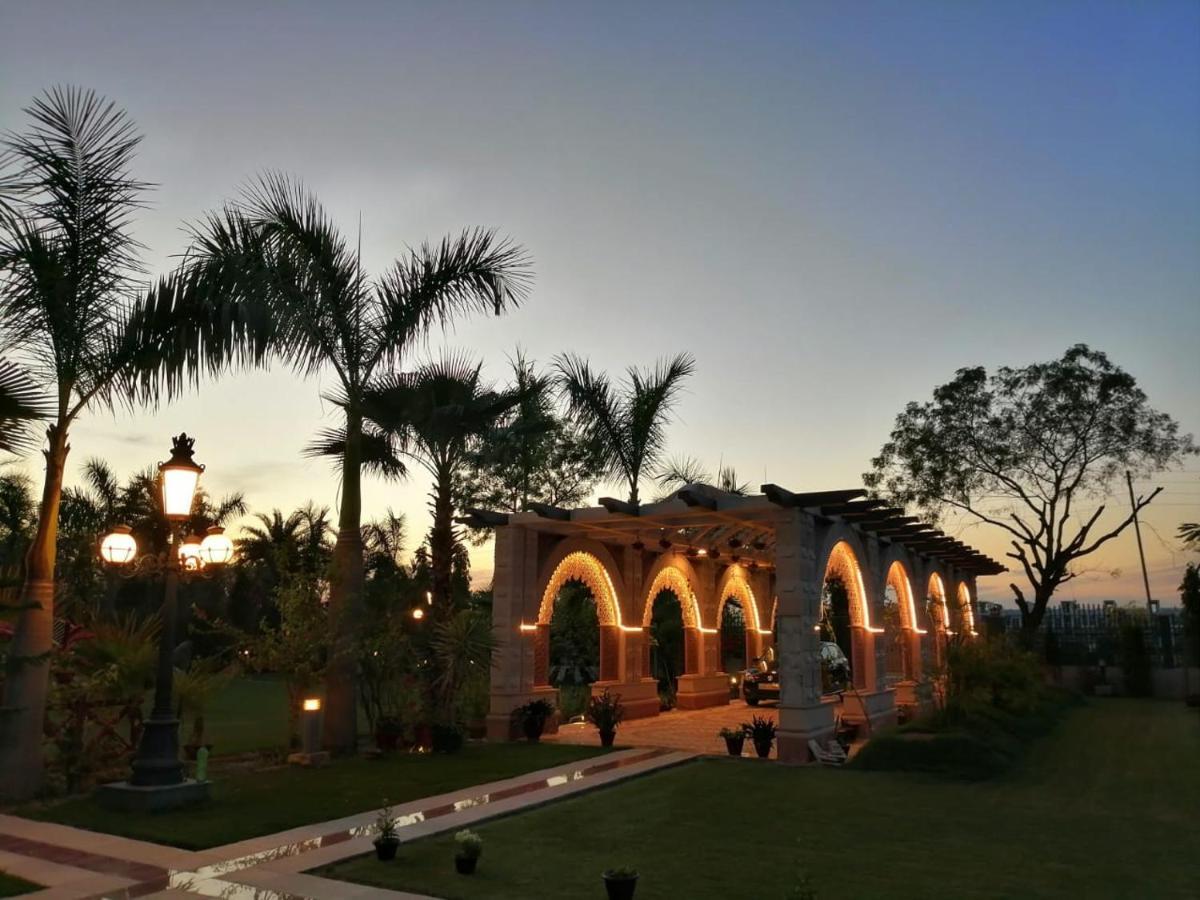 Mann The Palm Retreat Hotel Lakhnau Kültér fotó