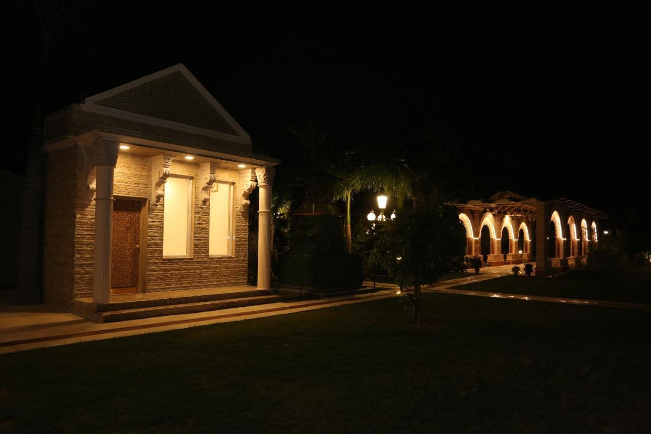 Mann The Palm Retreat Hotel Lakhnau Kültér fotó