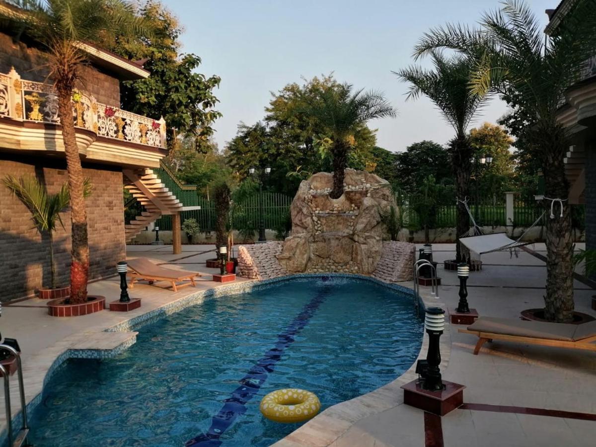 Mann The Palm Retreat Hotel Lakhnau Kültér fotó