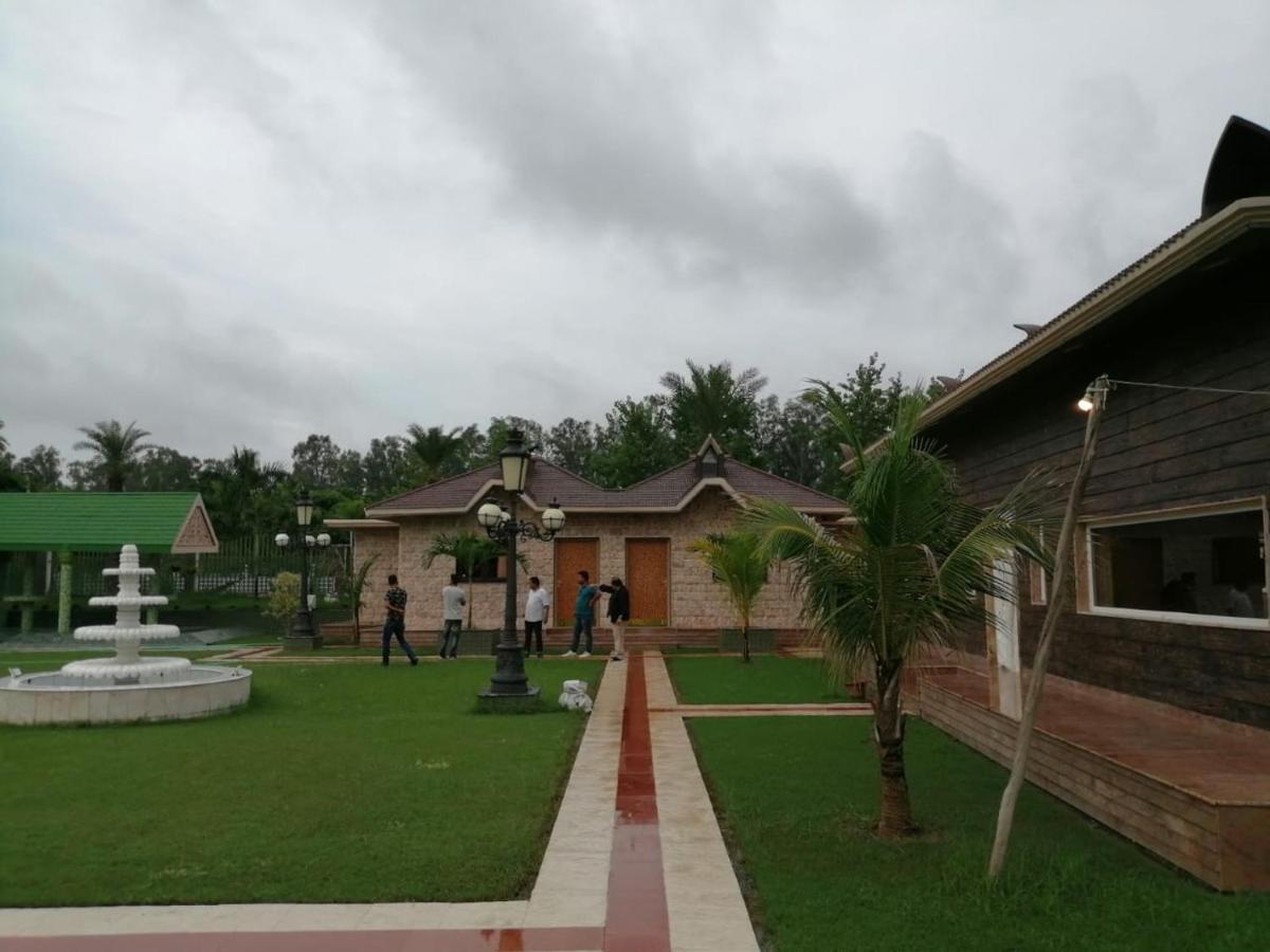 Mann The Palm Retreat Hotel Lakhnau Kültér fotó