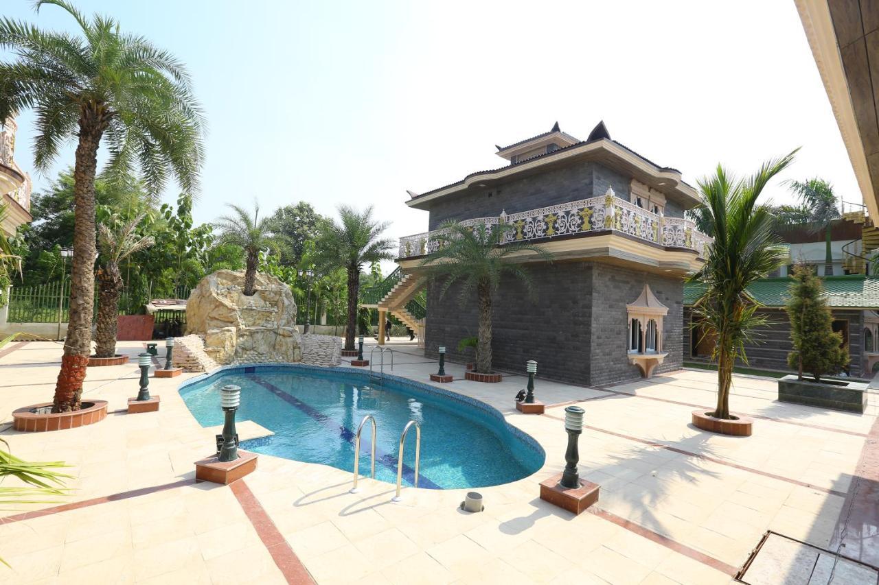 Mann The Palm Retreat Hotel Lakhnau Kültér fotó