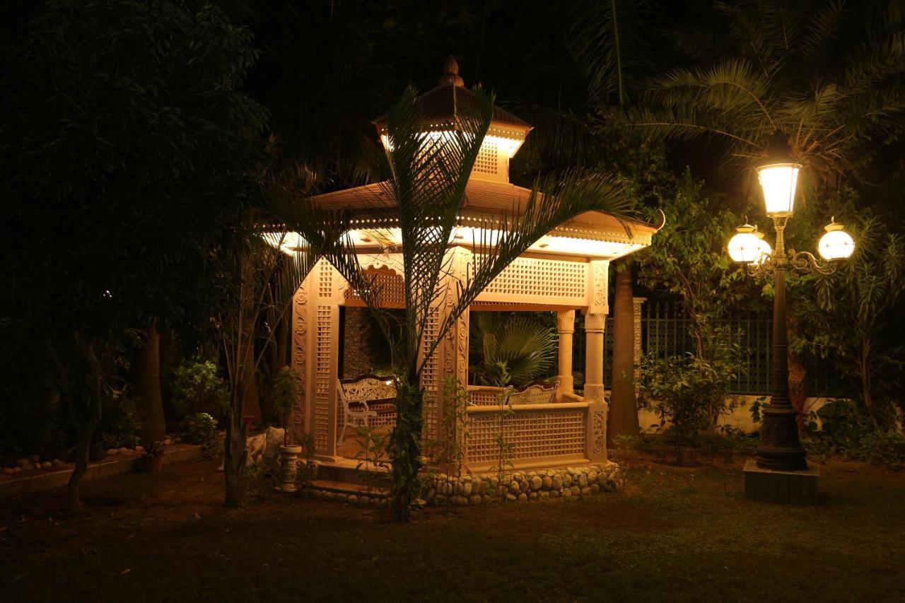 Mann The Palm Retreat Hotel Lakhnau Kültér fotó